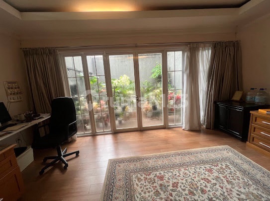 Nice House with SHM in Menteng 2