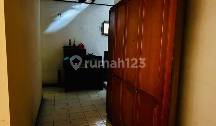 For sale, house suitable for boarding or business premises in Pisangan Timur, Pulogadung, East Jakarta. 2