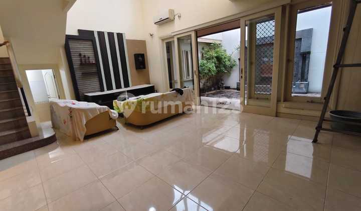 Disewakan Rumah Semi Furnsih Bagus dan Luas Disewakan Rumah Semi Furnsih Bagus dan Luas