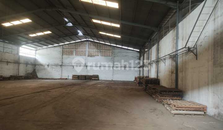 For Rent: Independent Warehouse Cimareme, Land Area 44,358 sqm, Building Area 4,048 sqm.
