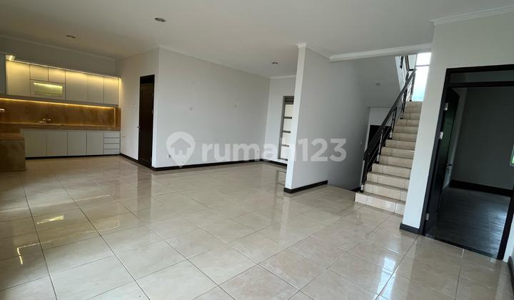 Rumah Kbp Ratnasasih 2 Lantai Cozy & Homey Kota Baru Parahyangan