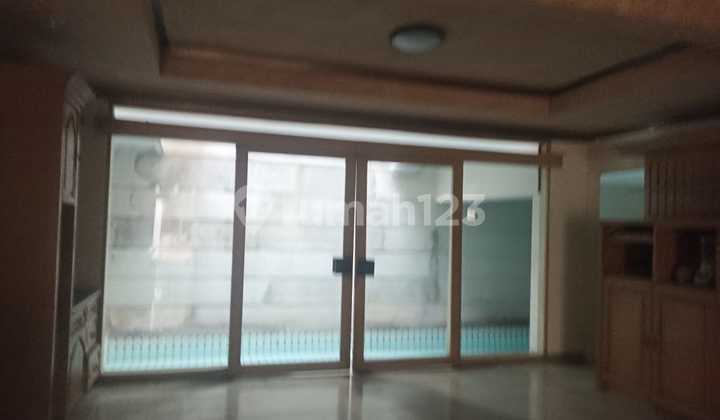 Rumah Di Menteng Inti Dengan Lingkungan Asri Dan Kolam Renang