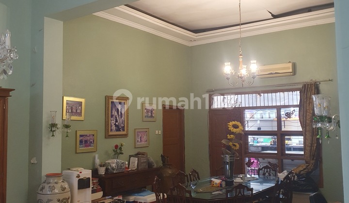 Rumah di Menteng Inti Strategis Dekat Cafe & Resto