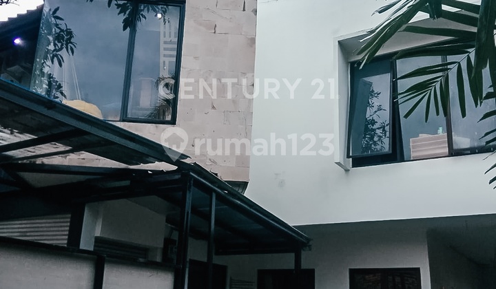 Rumah Posisi Hoek Strategis Di Menteng. Dekat Area Perkantoran. 1