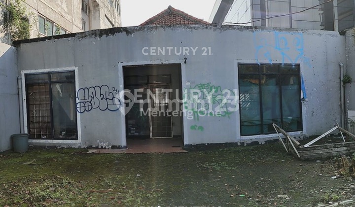 Rumah dengan Lokasi Strategis di Menteng