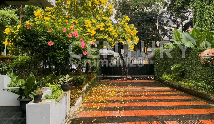 For Sale Menteng Inti House, Very Strategic and Lush For Sale Menteng Inti House, Very Strategic and Lush