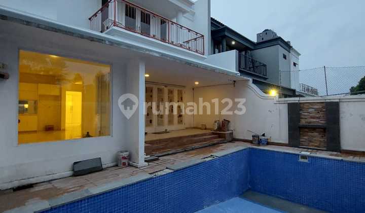 Rumah Siap Huni Untuk Kelurga, Jaksel, Dengan Pool