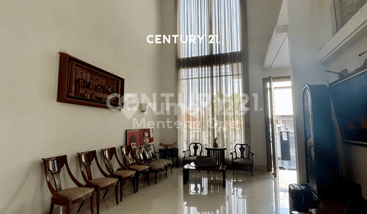Luxury 3-Storey House in a Strategic Location in Central Jakarta 2