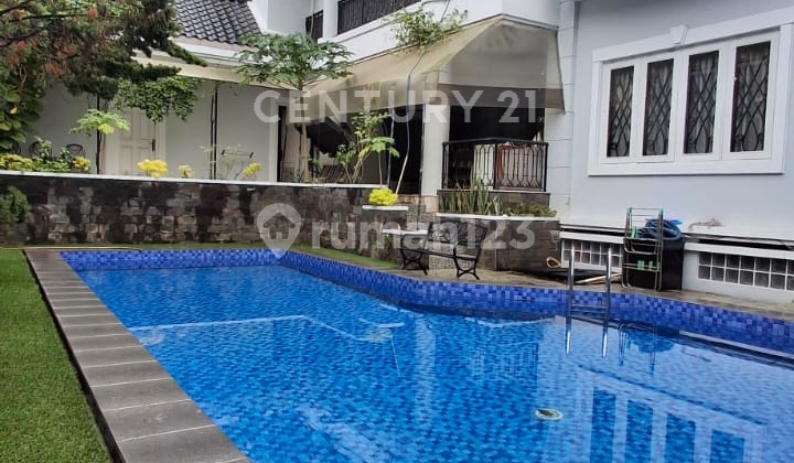 Rumah Mewah Dengan Kolam Renang Prime Area Jakarta Selatan
