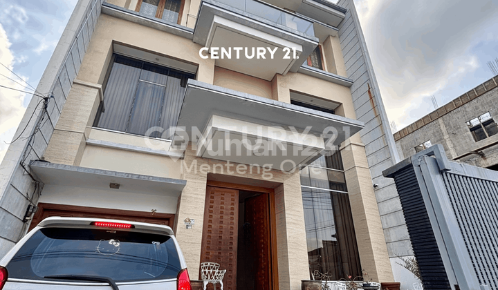 Rumah Mewah 3 Lantai Lokasi Strategis di Jakarta Pusat Rumah Mewah 3 Lantai Lokasi Strategis di Jakarta Pusat