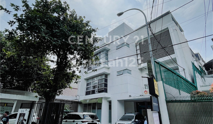 3-Story Commercial Building + Rooftop in a Strategic Location