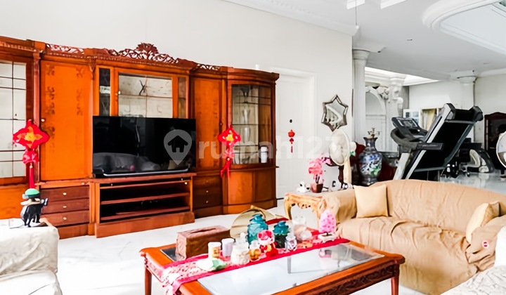 Luxury Menteng Inti House, Close to Church and Move-In Ready 2