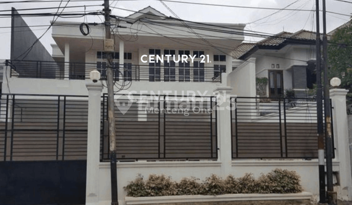 Rumah Mewah dengan Tata Ruang Luas di Menteng