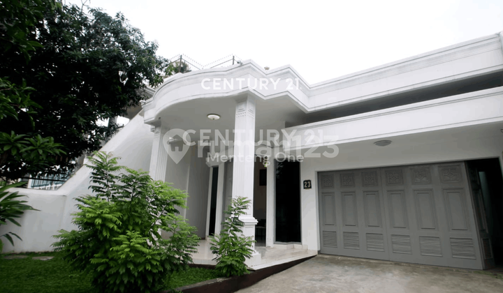 Rumah Kebun Asri dan Elegan di Jakarta Pusat