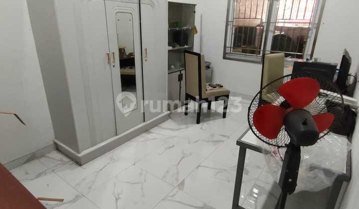 Dijual Rumah Strategis di Taman Holis Indah - Rp 1,65 M 2