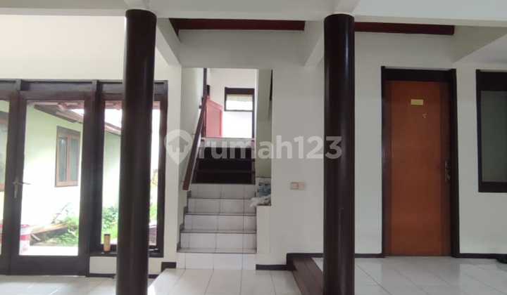 Disewakan Rumah Luas dan Nyaman di Cigadung
