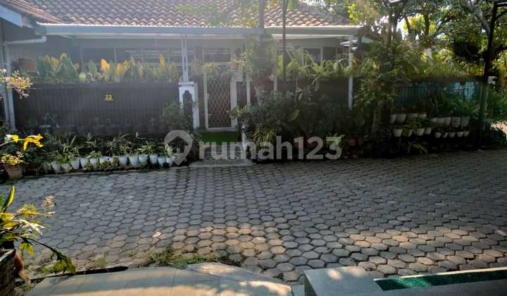 Disewa Rumah Hoek Siap Huni Di Antapani - Jl. Banjarsari 1