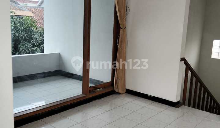 Dijual Rumah Siap Huni 2 Lantai di Komplek Dadali