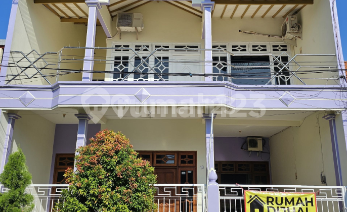 [For Sale] 2-Story House in Gresik City, Strategic Location, Newly Renovated