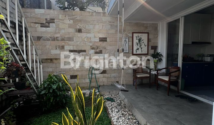 Rumah Cantik, Siap Huni - Lokasi Strategis!  2