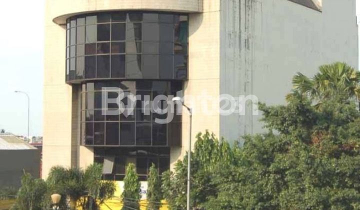 GEDUNG 5 LANTAI - DEKAT TOL - DI TEPI JALAN UTAMA