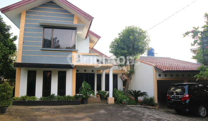 READY TO OCCUPY! LUXURY HOUSE WITH PREMIUM FACILITIES – SWIMMING POOL, BAR, & HIGH PRIVACY! 2