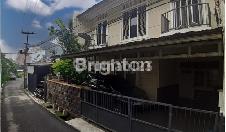 RUMAH CANTIK 3 LANTAI – DEKAT KOTA KASABLANKA