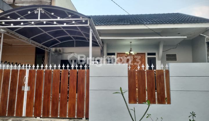 Ready-to-occupy fully furnished house near BXC Bintaro.