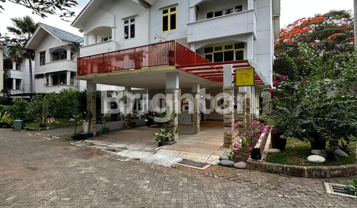 Strategic Hook House Near UIN Ciputat Campus - 3-Story House