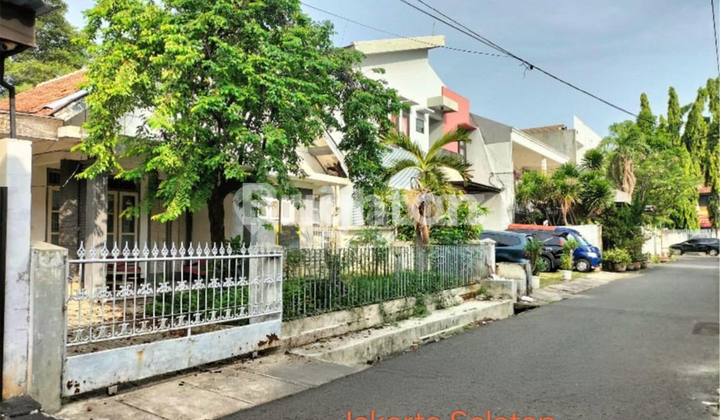 RUMAH STRATEGIS - DEKAT SMA 17 AGUSTUS TEBET 