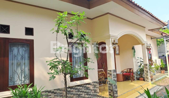 Rumah + 6 Kontrakan Aktif – Dekat UIN, Tol Cinere, & MRT Lebak Bulus Rumah + 6 Kontrakan Aktif – Dekat UIN, Tol Cinere, & MRT Lebak Bulus
