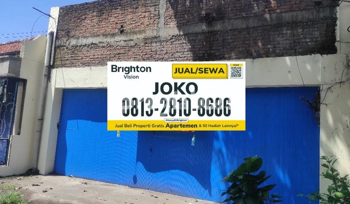 Strategic shop house in front of the main road