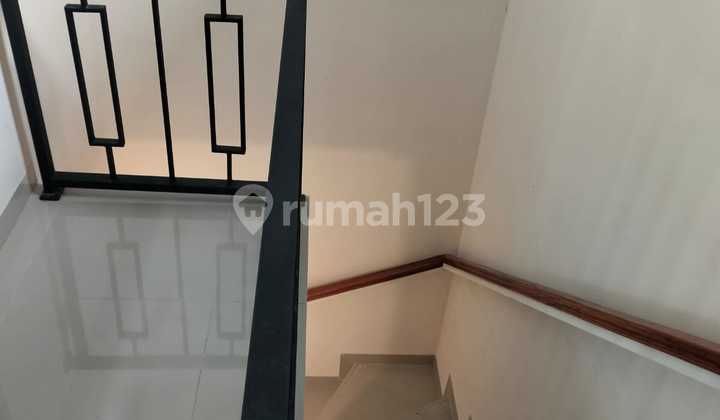 DISEWAKAN RUMAH 2 LANTAI DI GLAND CIWASTRA PARK CLUSTER PHOENIX HUNIAN NYAMAN LOKASI STRATEGIS