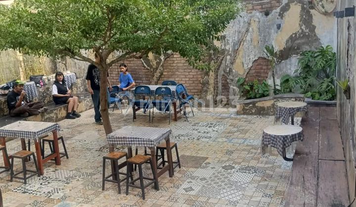 For Rent: Ex-Cafe Business Space in Dago Elos Bandung, Strategic Location with Easy Access. For Rent: Ex-Cafe Business Space in Dago Elos Bandung, Strategic Location with Easy Access.