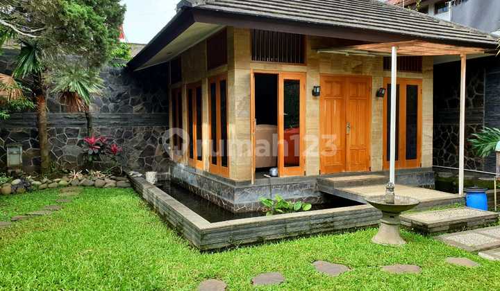 Dijual Rumah Asri dan Nyaman Siap Huni di Daerah Arcamanik Bandung Cocok untuk Hotel Minimarket Kantor Cafe atau Resto Lokasi Strategis dan Akses Mudah