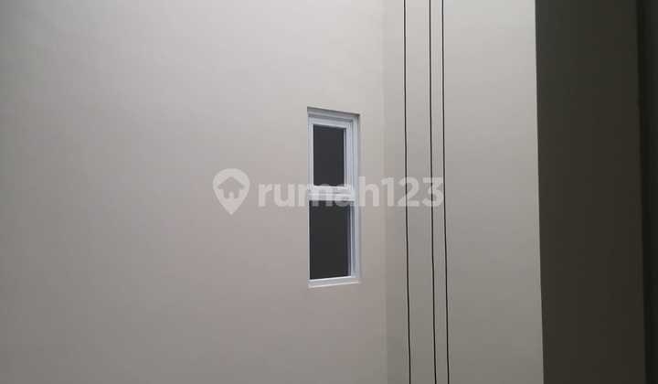 Dijual Rumah 2,5 Lantai Cocok untuk Rumah Kost di Buah Batu Regency Bandung Hunian Aman Lingkungan Bagus Tenang dan Nyaman 2