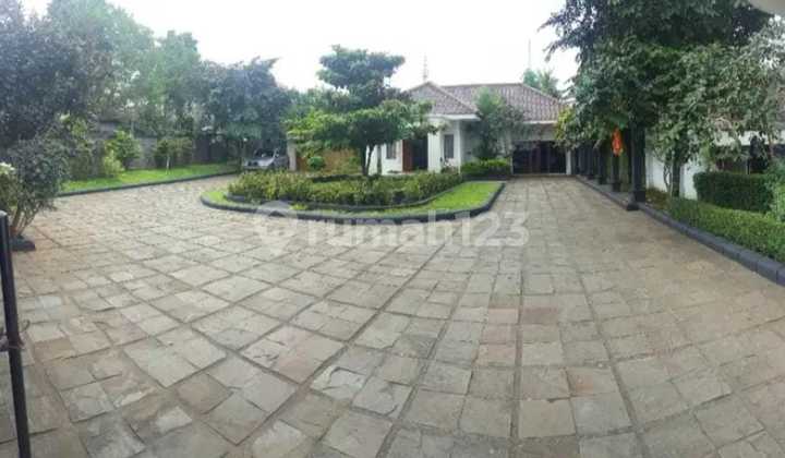 Dijual Rumah di Daerah Setiabudi Hunian Asri Nyaman Terawat dan Sangat Luas Lokasi Strategis