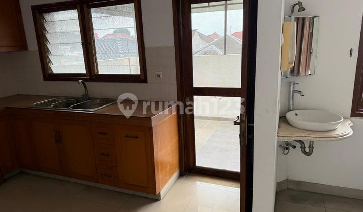 Disewakan Rumah 3 Lantai Semi Furnished di Batununggal Hunian Aman Nyaman Terawat Siap Huni Lokasi Strategis 2