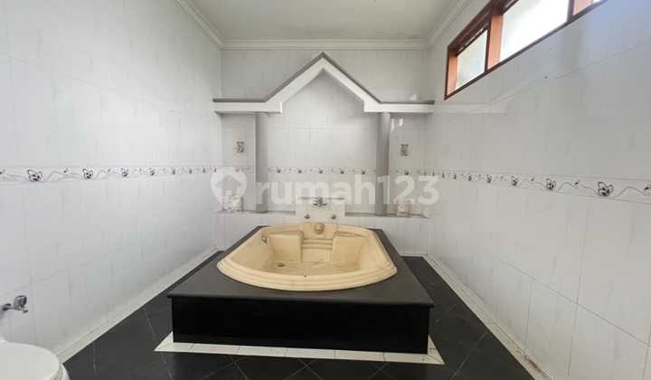 Disewakan Rumah 2 Lantai Mewah Siap Huni di Supratman Bandung Mainroad Cocok untuk Rumah Tinggal atau bisa untuk Ruang Usaha 2