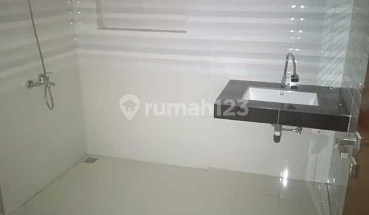 Dijual Rumah 2,5 Lantai Nyaman Siap Huni di Setra Duta Bandung Hunian Nyaman dan Lokasi Strategis Akses Mudah Lingkungan Aman dan Tenang 2