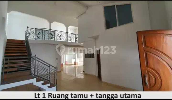 Disewakan Rumah Besar 3 lantai lokasi strategis di Jalan Caringin Cocok untuk cafe, kantor, rumah tinggal. Disewakan Rumah Besar 3 lantai lokasi strategis di Jalan Caringin Cocok untuk cafe, kantor, rumah tinggal.