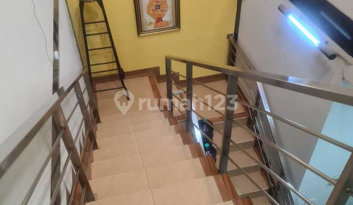 For Sale: 3.5-Story Shop House on Main Road, Peta Bandung, Ready to Use, Strategic and Busy Location with Easy Access. 2