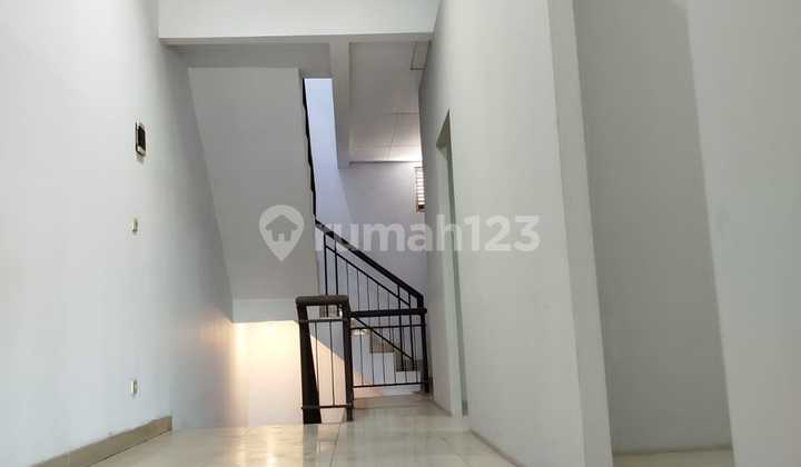 DISEWAKAN RUKO 2 LANTAI DI MEKAR WANGI MEKAR UTAMA LOKASI RAMAI DAN STRATEGIS COCOK UNTUK RUANG USAHA DISEWAKAN RUKO 2 LANTAI DI MEKAR WANGI MEKAR UTAMA LOKASI RAMAI DAN STRATEGIS COCOK UNTUK RUANG USAHA