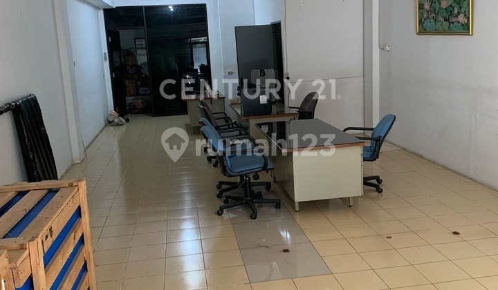 Ruko Strategis, Bagus, Bersih Cocok Utk Kantor,Bank,Cafe/Restoran