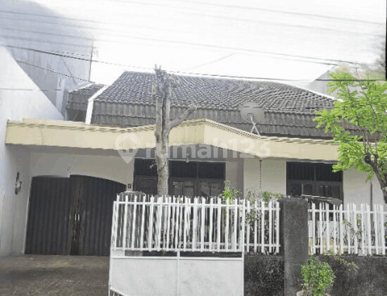 Strategic House with Affordable Price in Gunung Sari, Central Jakarta