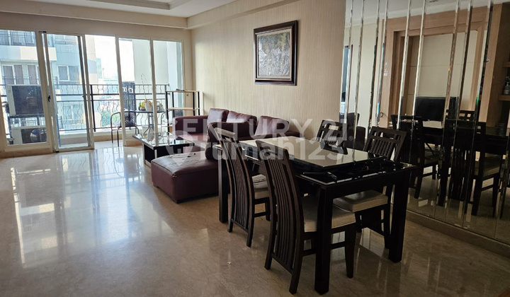 Nice Apartment With Swimming Pool View And Strategic Location