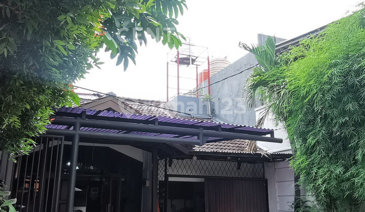 Rumah 3 Bangunan Luas Di Tepi Jalan Kedoya Raya Jakarta Barat