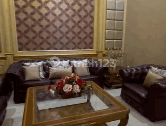 Luxury and Fully Furnished House in Gayung Surabaya