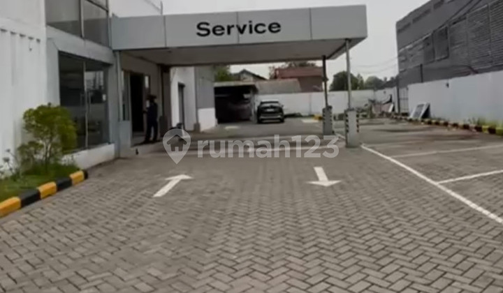 Jenggolo Street Sidoarjo Near the Town Square and Toll Road