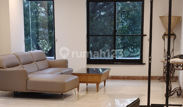 Kondominium Graha Famili Apartment Golf View Dekat Pakuwonmall